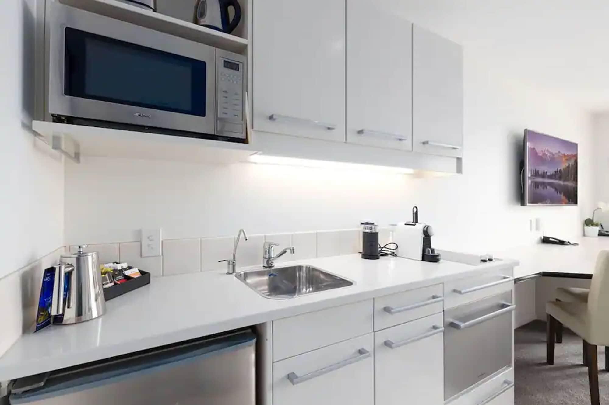 Palazzo Motor Lodge Nelson Exterior foto A typical kitchen in a typical apartment