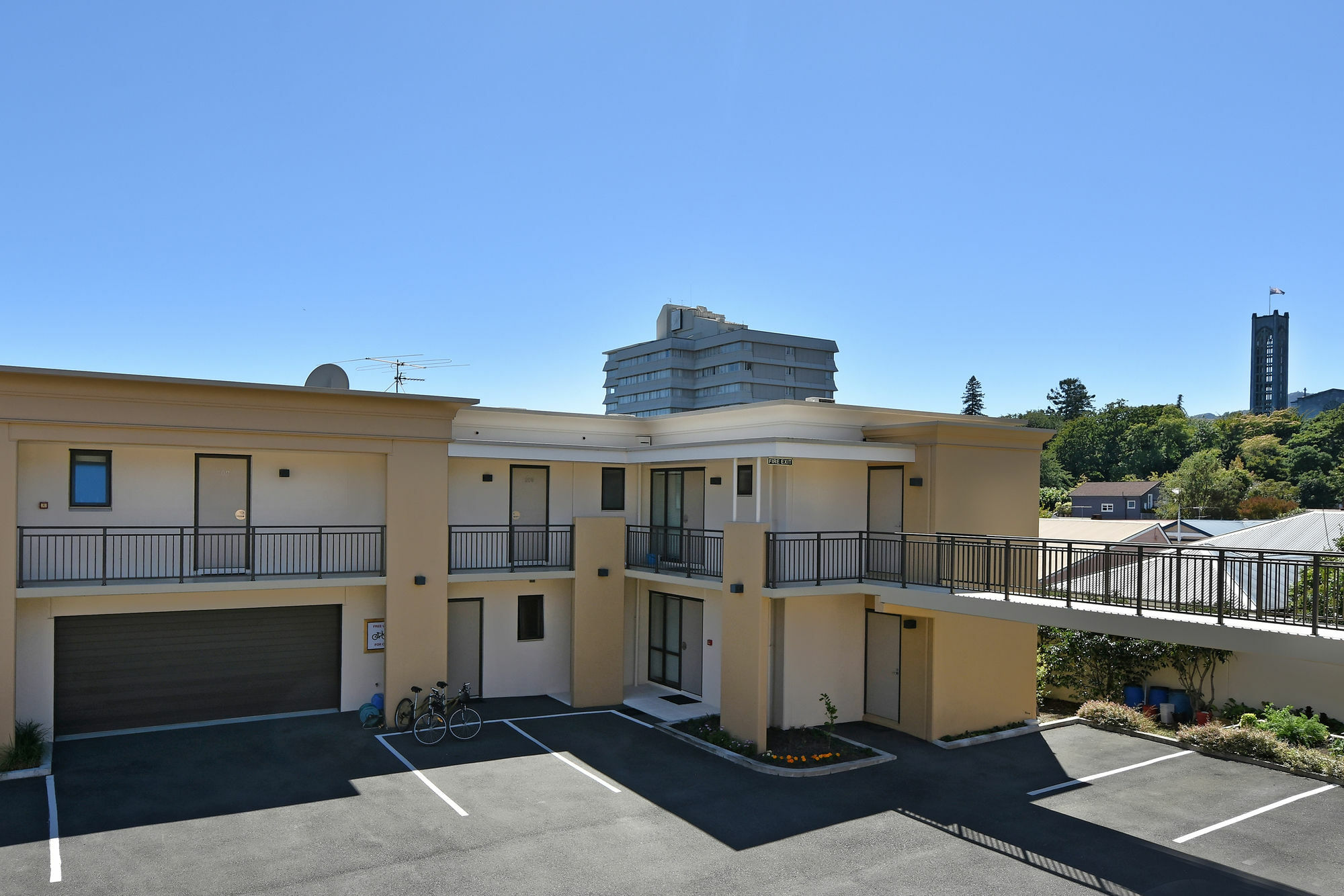 Palazzo Motor Lodge Nelson Exterior foto The building's courtyard